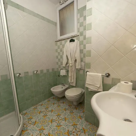 Franca 3* Forio (Isola d'Ischia)