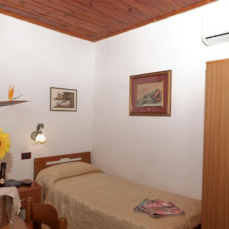 Franca 3* Forio (Isola d'Ischia)