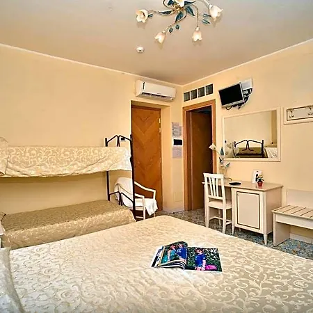 Franca 3* Forio (Isola d'Ischia)